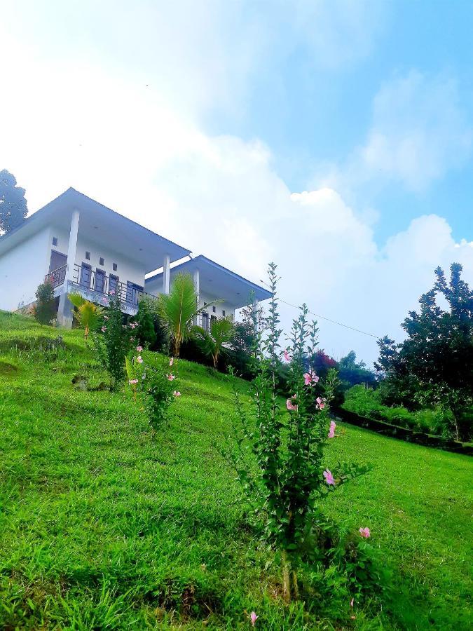 Moni Mahalika Hotel Kelimutu Bagian luar foto