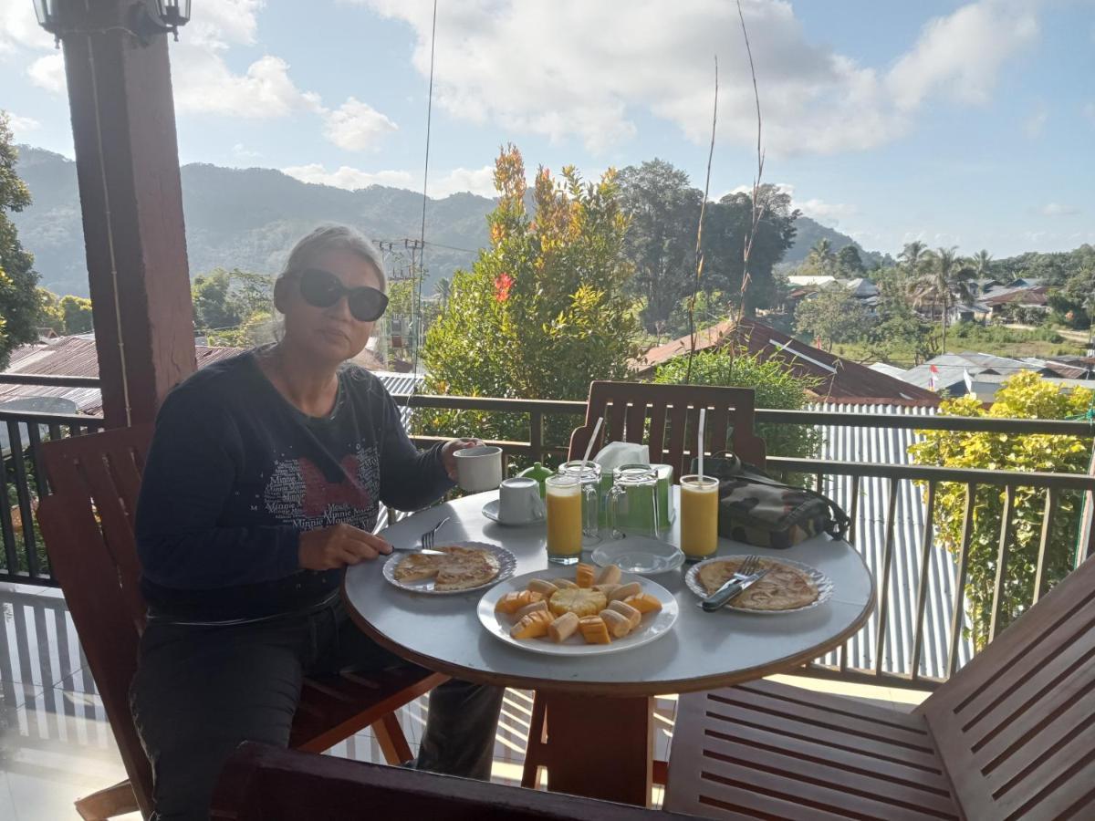 Moni Mahalika Hotel Kelimutu Bagian luar foto