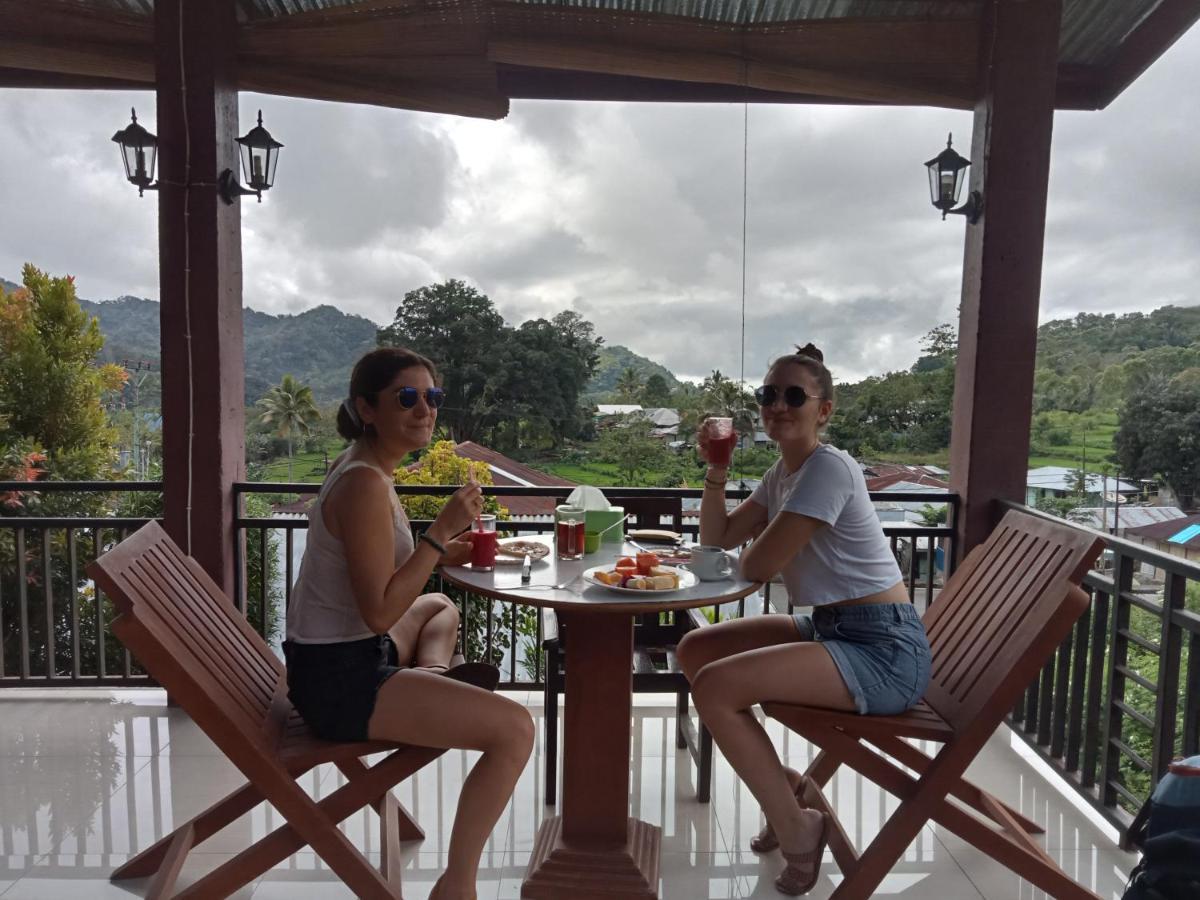 Moni Mahalika Hotel Kelimutu Bagian luar foto