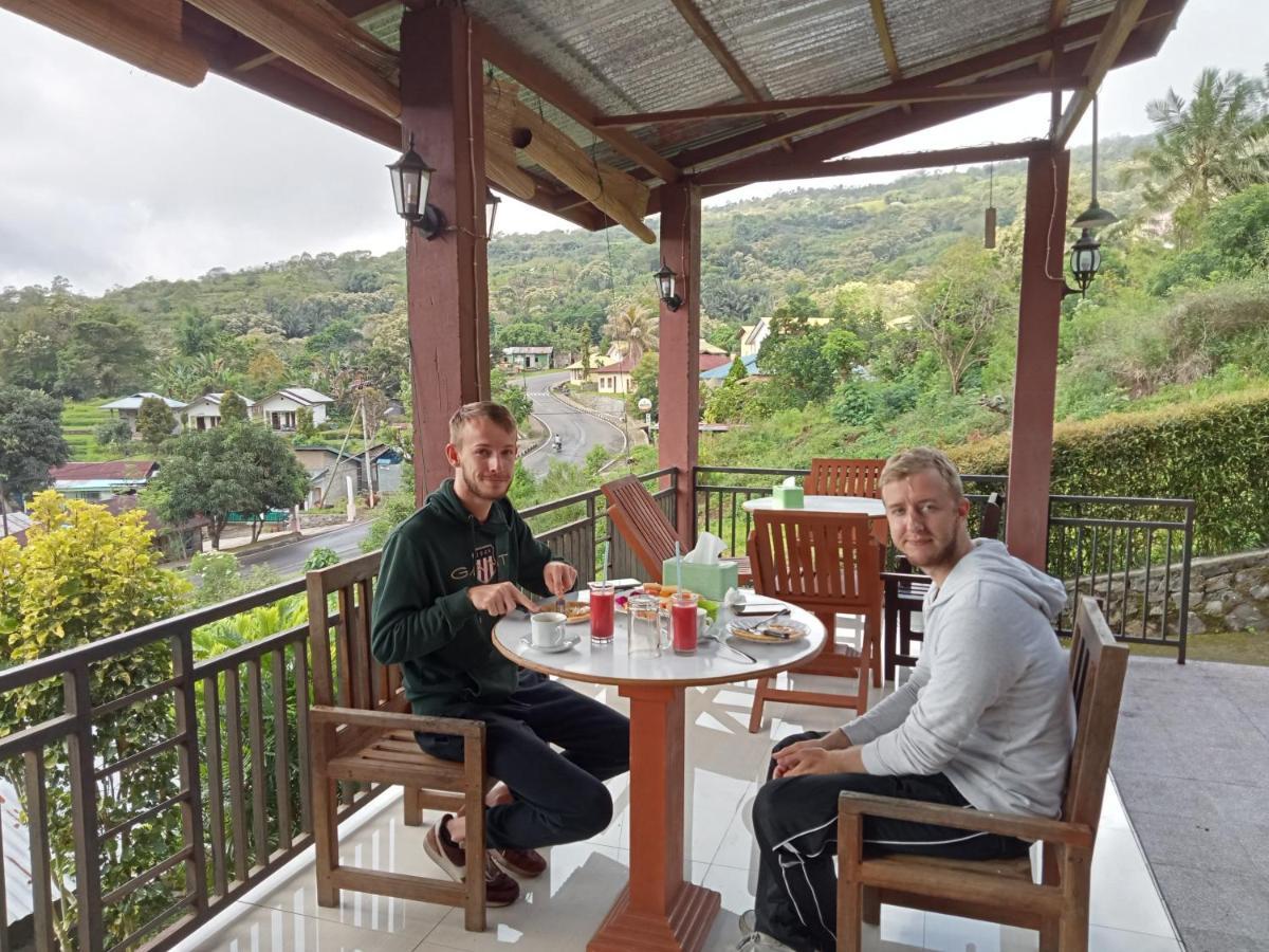 Moni Mahalika Hotel Kelimutu Bagian luar foto