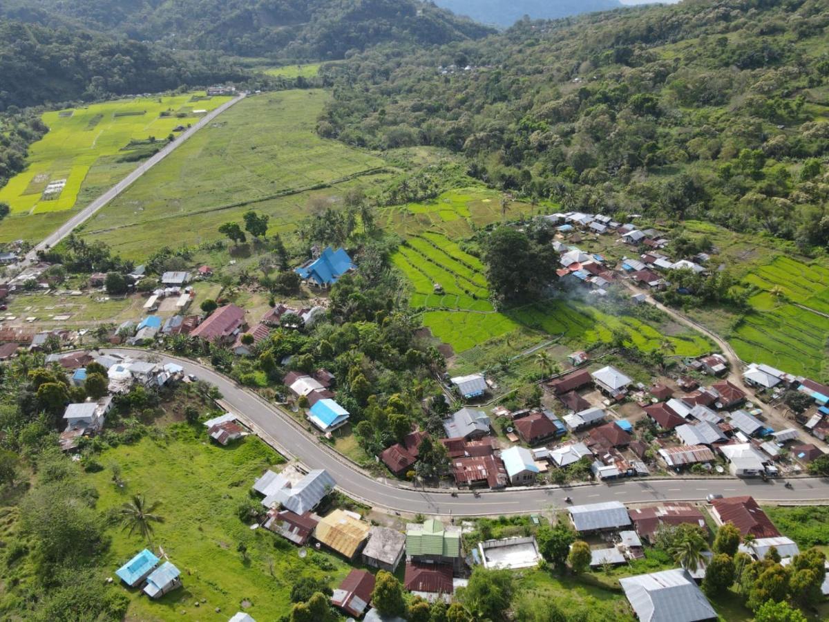 Moni Mahalika Hotel Kelimutu Bagian luar foto