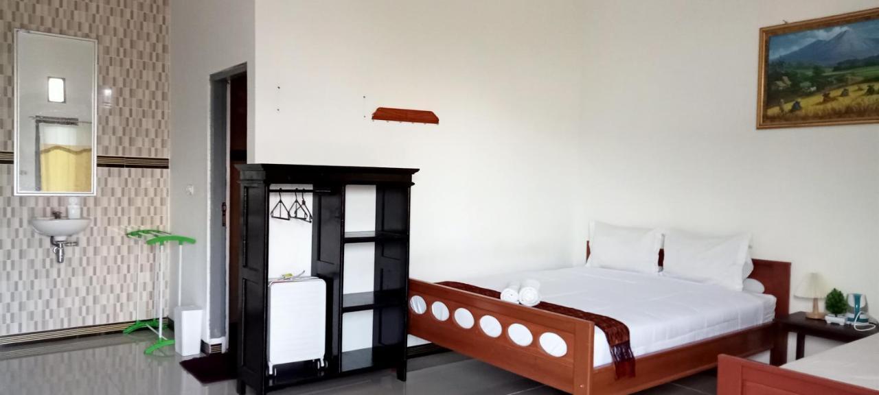 Moni Mahalika Hotel Kelimutu Bagian luar foto