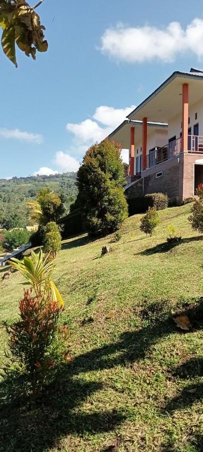 Moni Mahalika Hotel Kelimutu Bagian luar foto